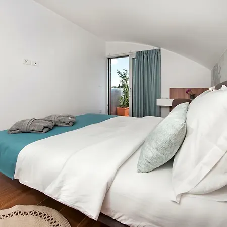 The Q Superior - A Penthouse With Jacuzzi And Sauna Rovigno Esterno foto