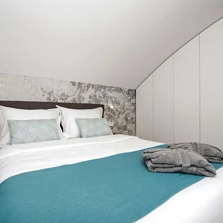 The Q Superior - A Penthouse With Jacuzzi And Sauna Rovigno Esterno foto